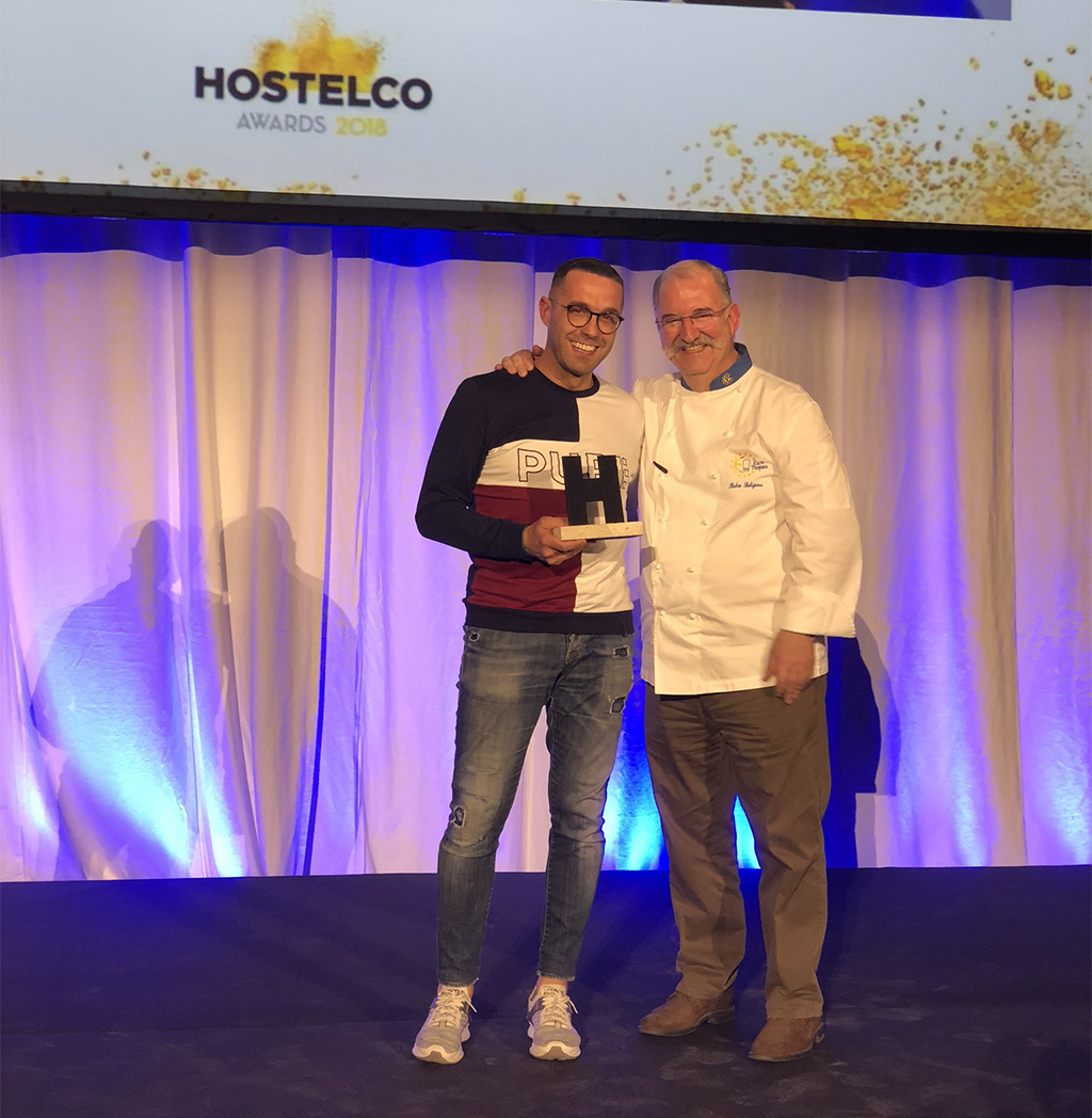 Sergio Remacha recibe el Premio Hostelco al mejor proyecto de cocina por Moments Bar